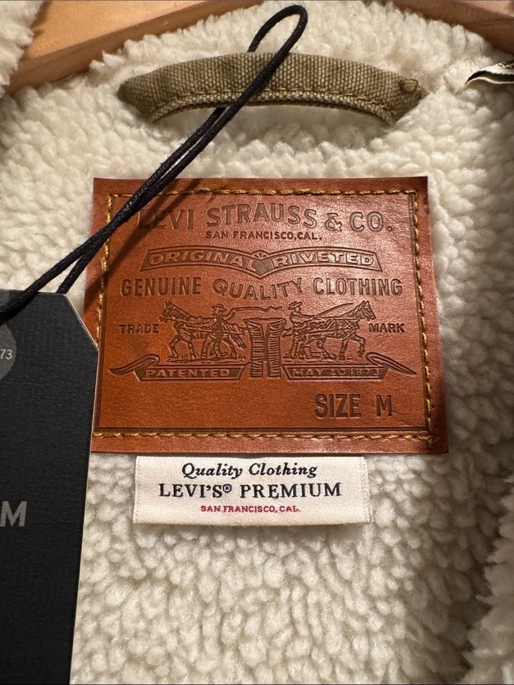 Levi's Men’s Tan Sherpa-Lined Trucker Jacket - Picture 3 of 5